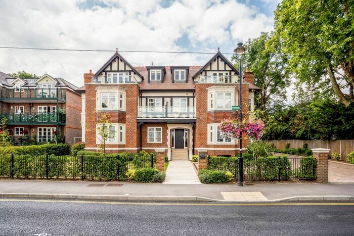 2 Bedroom Flat To Rent In Ray Mead Road, Maidenhead, SL6