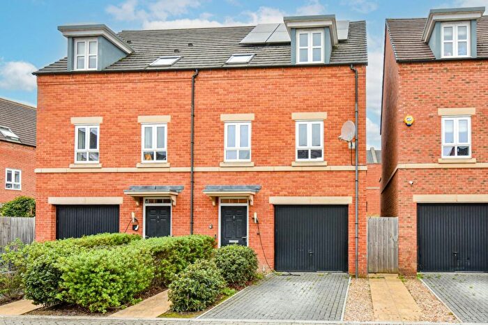 3 Bedroom Semi-Detached House For Sale In Farrier Street, Newbury, Berkshire, RG14