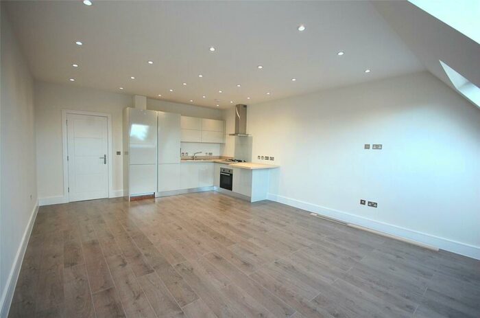 2 Bedroom Apartment To Rent In Woodside Park Road, London, N12