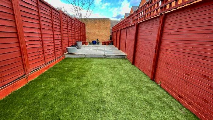 2 Bedroom Apartment To Rent In Durban Road, West Norwood, SE27