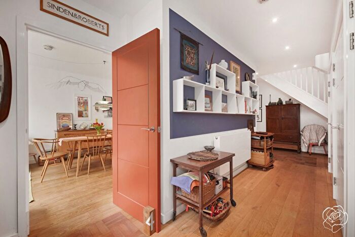 3 Bedroom Town House For Sale In Potters Row, Stratford, E20