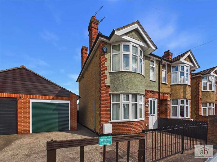 3 Bedroom Semi-Detached House For Sale In Dover Road, Ipswich, IP3