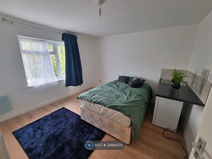 6 Bedroom Semi-Detached House To Rent In Radcliffe Road, Harrow, HA3