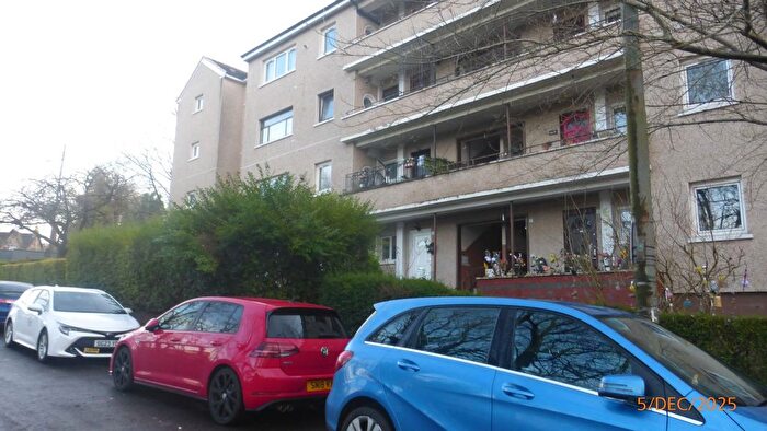 2 Bedroom Flat To Rent In Barrmill Road, Glasgow, G43