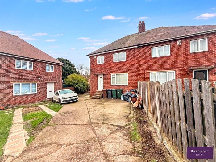3 Bedroom Semi Detached House For Sale In Lilac Crescent, Hoyland, Barnsley, S74