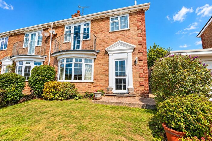 3 Bedroom Town House For Sale In Larkhill, Bexhill On Sea, TN40