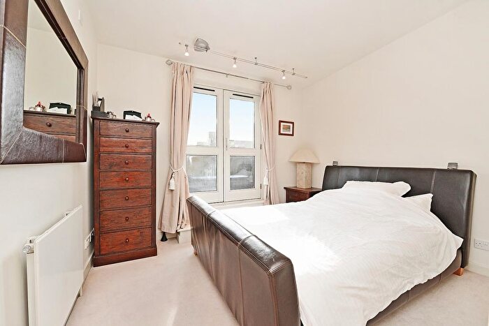 2 Bedroom Flat To Rent In Butlers Amp; Colonial Wharf, London, SE1