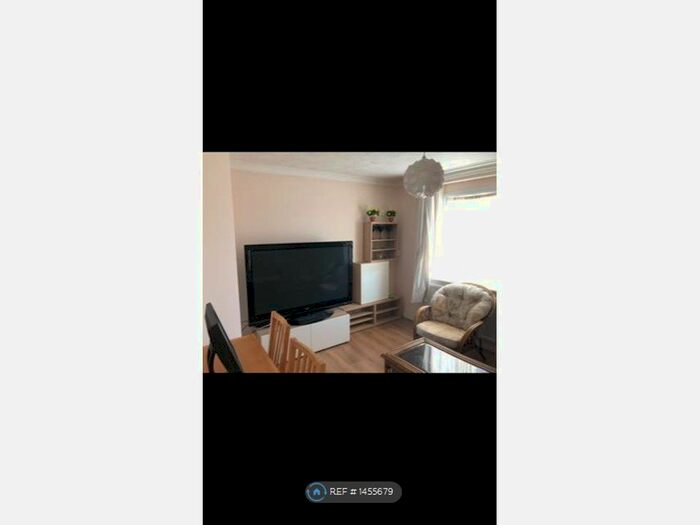 2 Bedroom Flat To Rent In Falling Lane, West Drayton, UB7