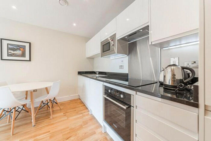 2 Bedroom Apartment To Rent In Elite House, Limehouse, E14