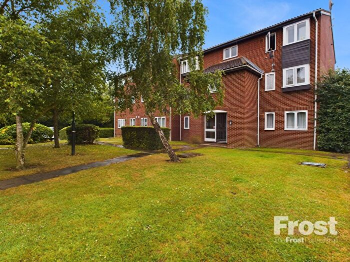 1 Bedroom Flat To Rent In Pickwick Close, Hounslow, TW4