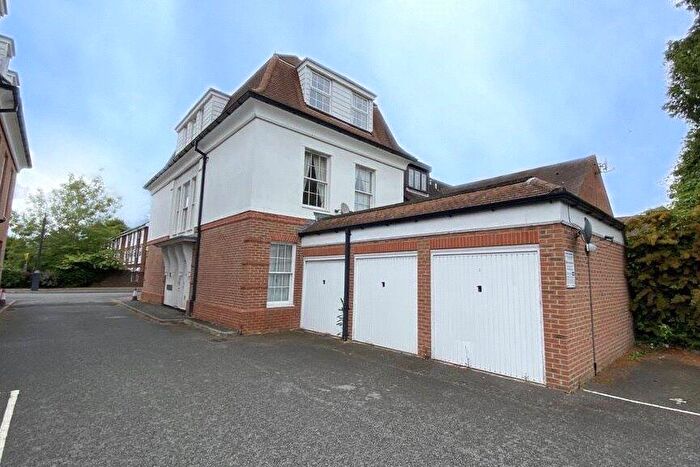 2 Bedroom Apartment To Rent In Warwick Road, Beaconsfield, HP9