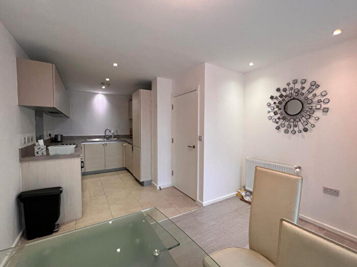 3 Bedroom Flat For Sale In Canning Town, London, E16
