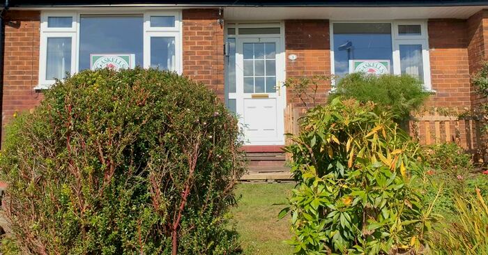 2 Bedroom Semi-Detached House To Rent In Haven Close, OL4