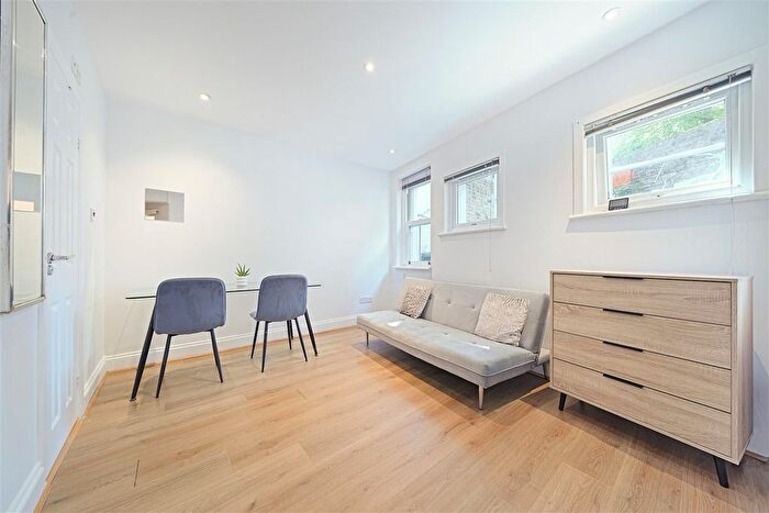 1 Bedroom Flat To Rent In Stanwick Road, West Kensington, W14