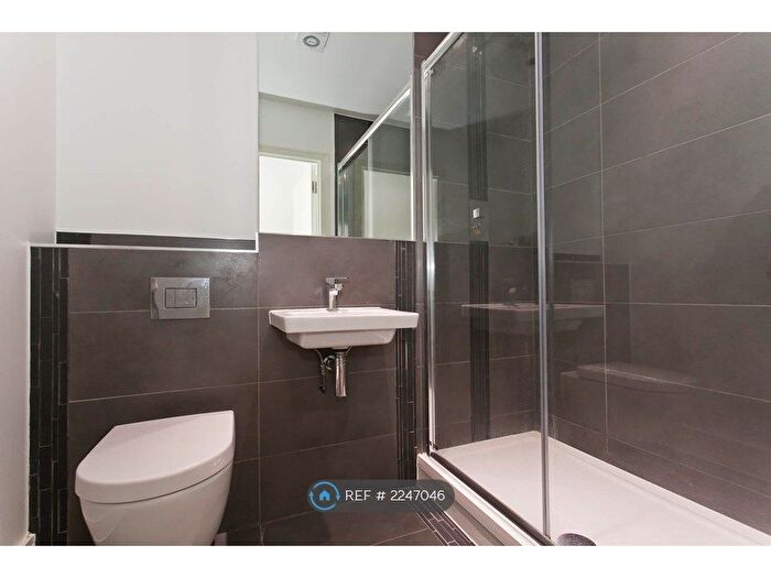 2 Bedroom Flat To Rent In Greenwich High Road, London, SE10
