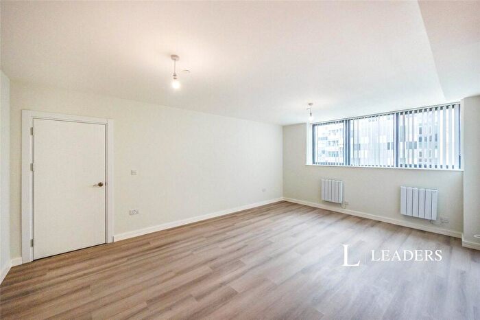 2 Bedroom Flat To Rent In Roebuck House, Roebuck Close, PO6