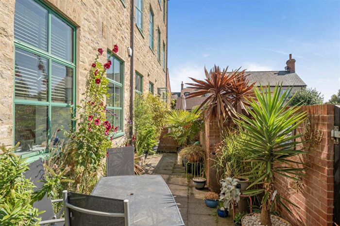 2 Bedroom Apartment For Sale In Priory Lane, Bridport, DT6