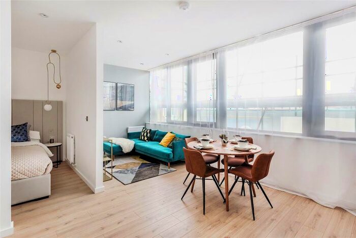 Apartment To Rent In Woking, Surrey, GU21