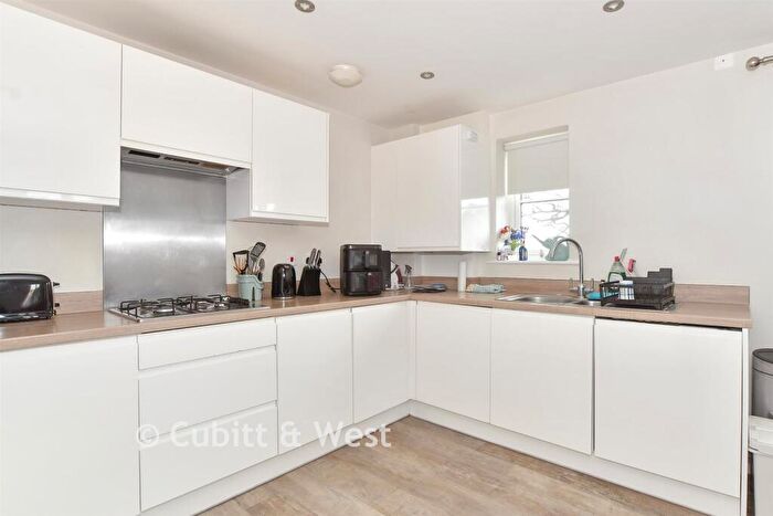 2 Bedroom Apartment For Sale In Westvale Road, Horley, Surrey, RH6