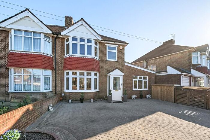 4 Bedroom Semi-Detached House For Sale In Boundaries Road, Feltham, TW13