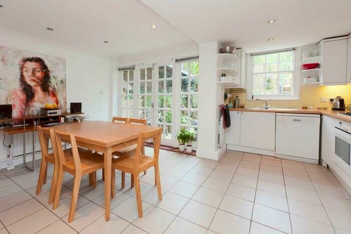 2 Bedroom Flat To Rent In Albert Street, Camden, London, NW1