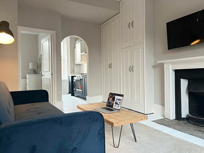 1 Bedroom Flat To Rent In Balham New Road, London, SW12