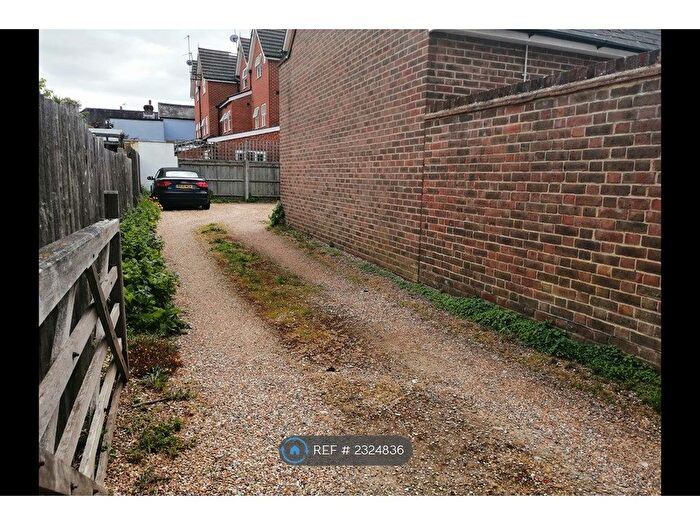 2 Bedroom Flat To Rent In Pemberton Road, East Molesey, KT8