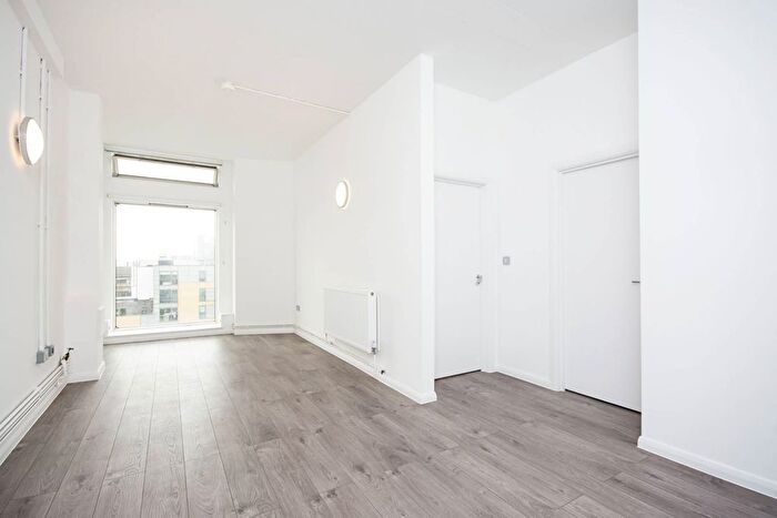 2 Bedroom Flat To Rent In Arbutus Street, Haggerston, London, E8