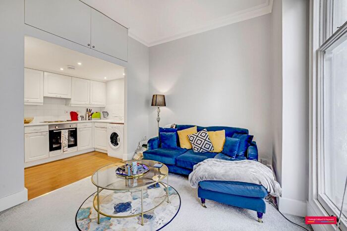 1 Bedroom Flat To Rent In Kensington Gardens Square, London, W2