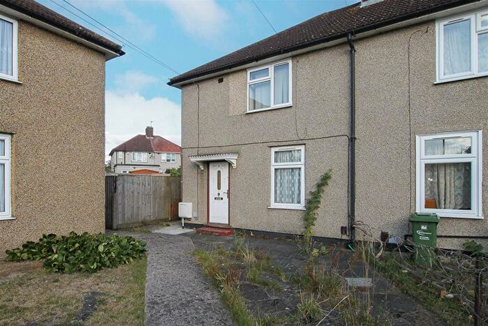 1 Bedroom Maisonette For Sale In Halbutt Gardens, Dagenham, RM9
