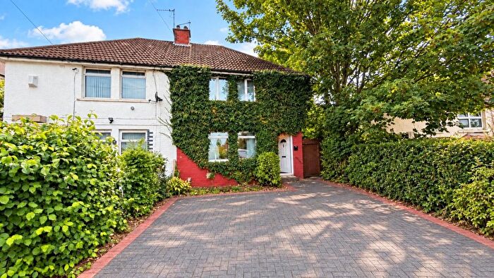 3 Bedroom Semi-Detached House For Sale In Thackeray Road, Ravenscliffe, Bradford, BD10
