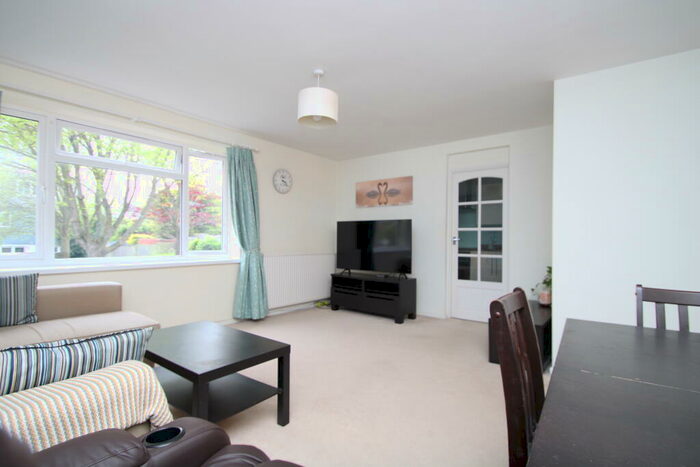 2 Bedroom Flat To Rent In Ladygrove, Croydon, CR0