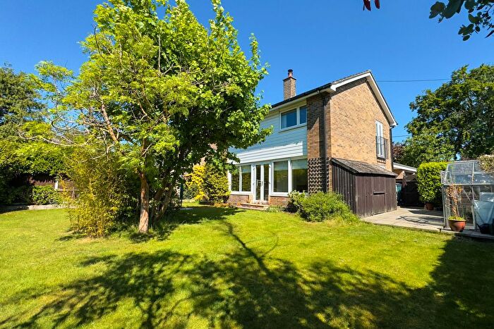 3 Bedroom Link Detached House For Sale In Common Road, Stock, CM4