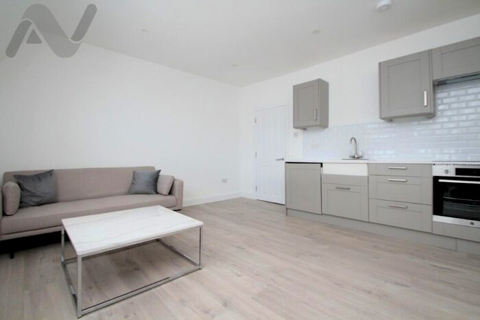 2 Bedroom Flat To Rent In Broadway Parade, London, N8