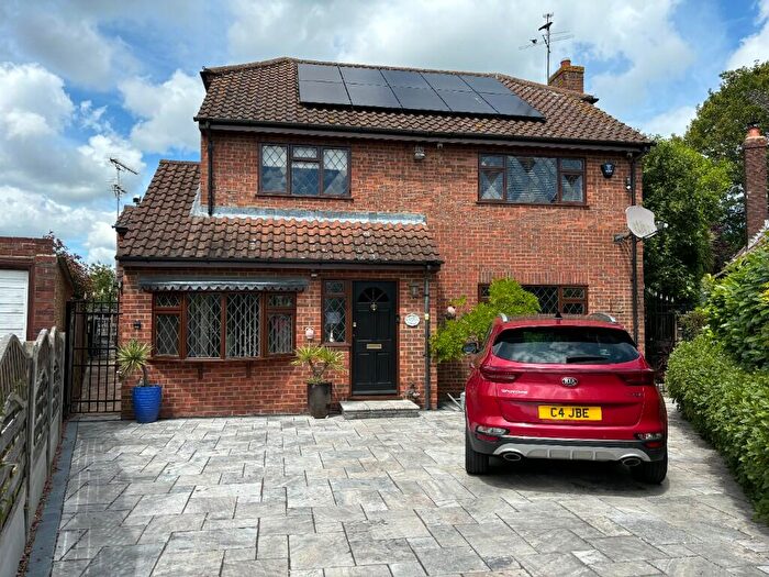 4 Bedroom Detached House To Rent In Englefield Close, Hockley, Essex, SS5