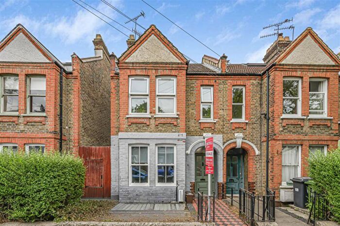 1 Bedroom Maisonette For Sale In Carr Road, Walthamstow, E17
