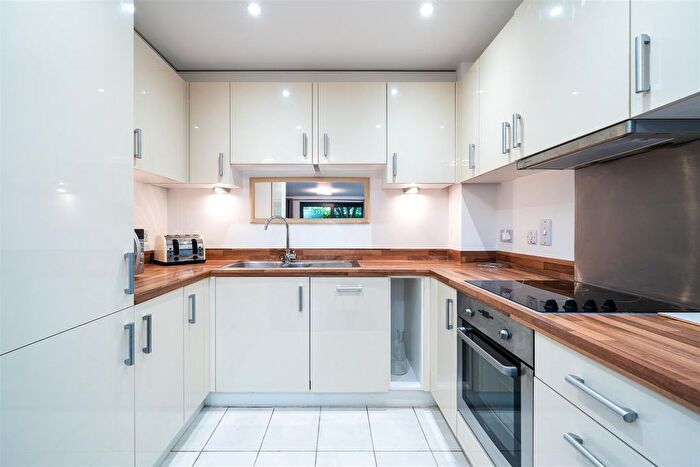 1 Bedroom Flat For Sale In Chartfield Avenue, Putney Hill, SW15