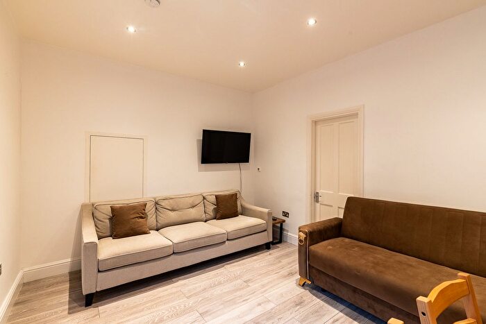1 Bedroom Flat To Rent In Richards Place, Chelsea, SW3