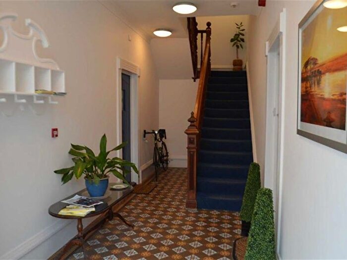 1 Bedroom Flat To Rent In Sketty Road, Swansea, SA2