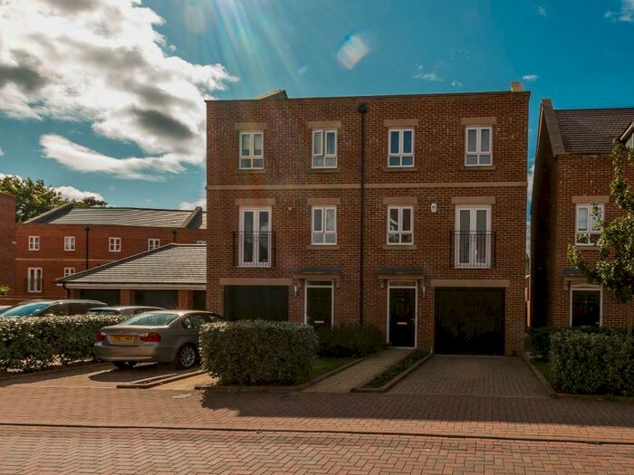 4 Bedroom Semi-Detached House To Rent In Rondetto Avenue, Newbury, RG14
