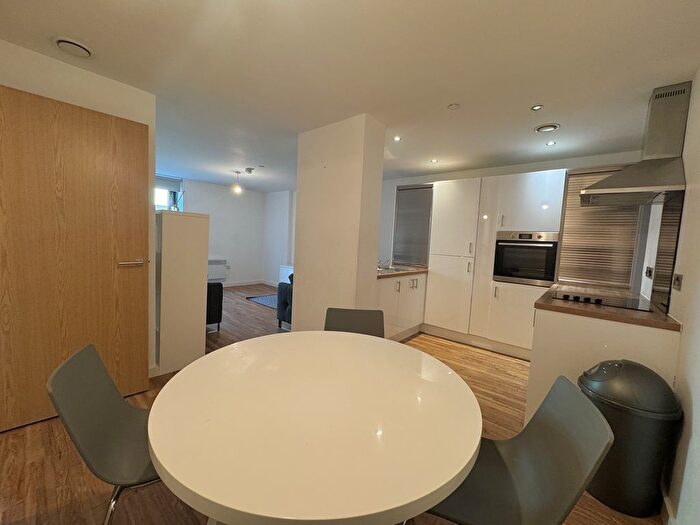 3 Bedroom Flat To Rent In Michigan Avenue, Salford, M50