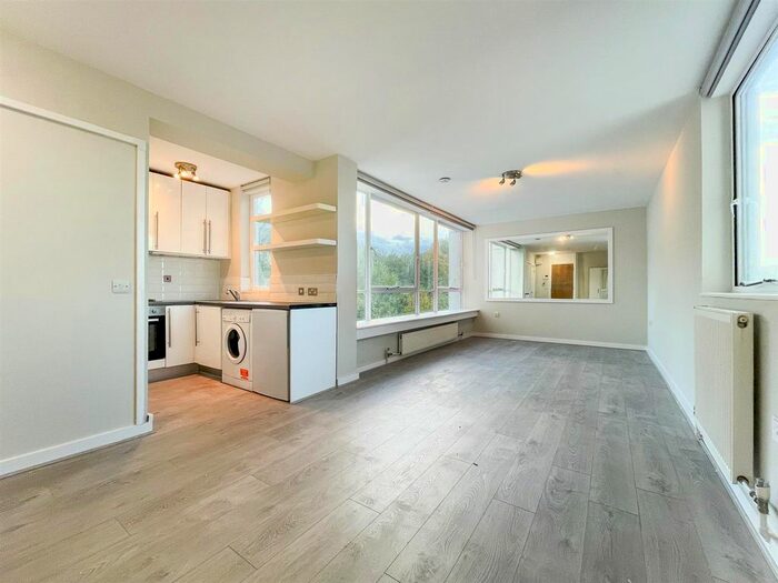 Studio To Rent In Avenue Road, London, N6