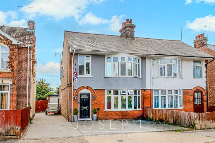 3 Bedroom Semi Detached House For Sale In Benacre Road, Ipswich, IP3