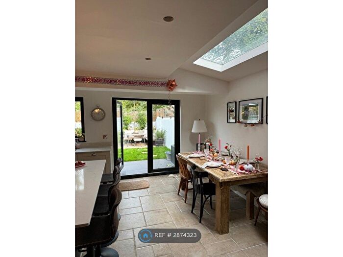 2 Bedroom Flat To Rent In Iveley Road, London, SW4