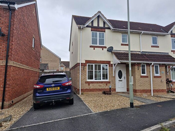 3 Bedroom Semi-Detached House To Rent In Lapwing Close, Cullompton, EX15