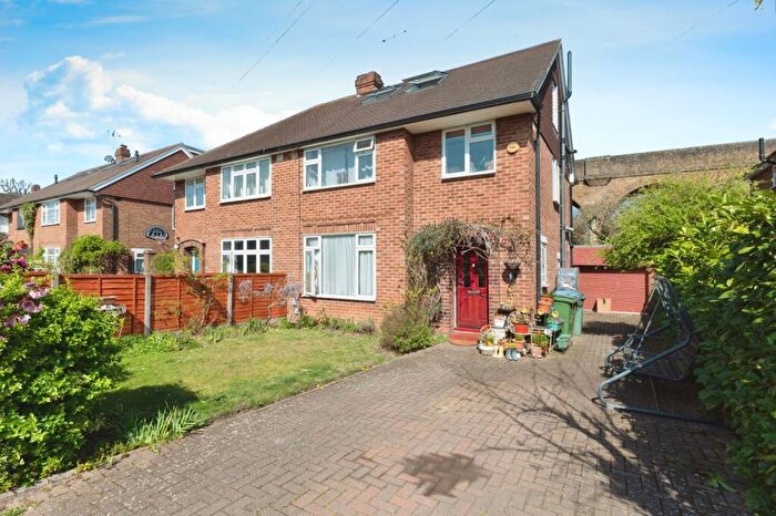 4 Bedroom House For Sale In Greenwood Close, Thames Ditton, Surrey, KT7