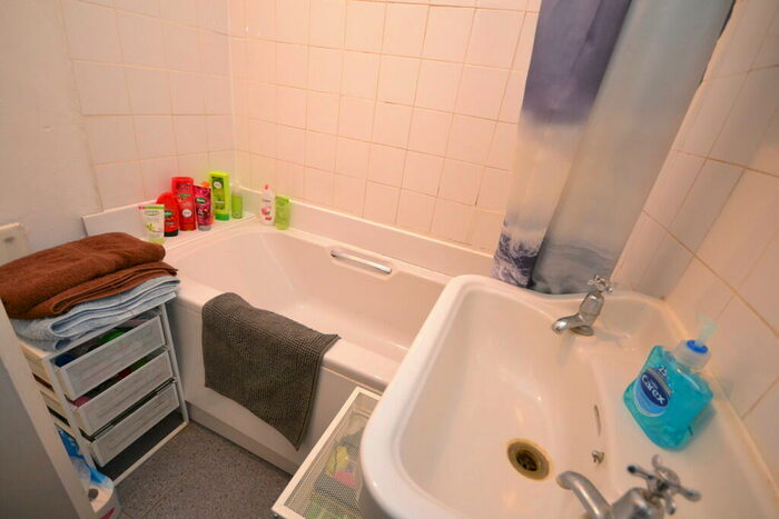 2 Bedroom Flat To Rent In Loughborough Road, West Bridgford, NG2