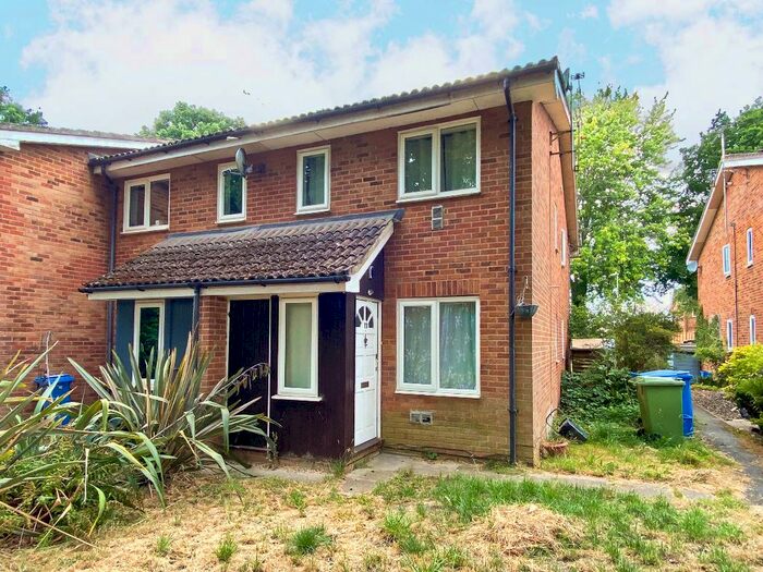 1 Bedroom End Of Terrace House To Rent In Chiltern Avenue, Farnborough, GU14