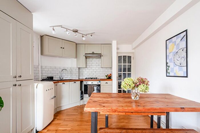 1 Bedroom Flat To Rent In Queensbridge Road, London, E2
