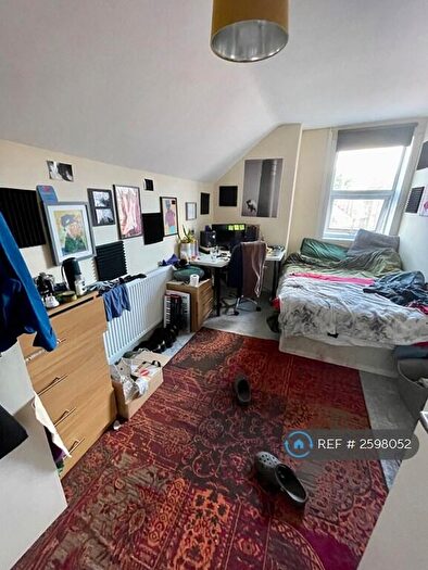 2 Bedroom End Of Terrace House To Rent In Harold Terrace, Leeds, LS6